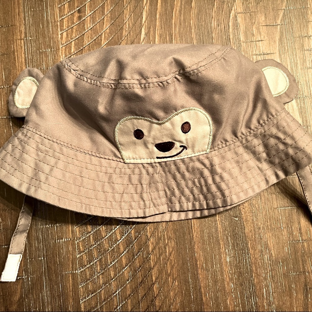 6-18mo bucket hat. Never worn.